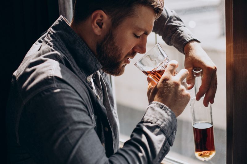 Alkohol jako celospolečenský problém. Lze se alkoholismu zbavit?